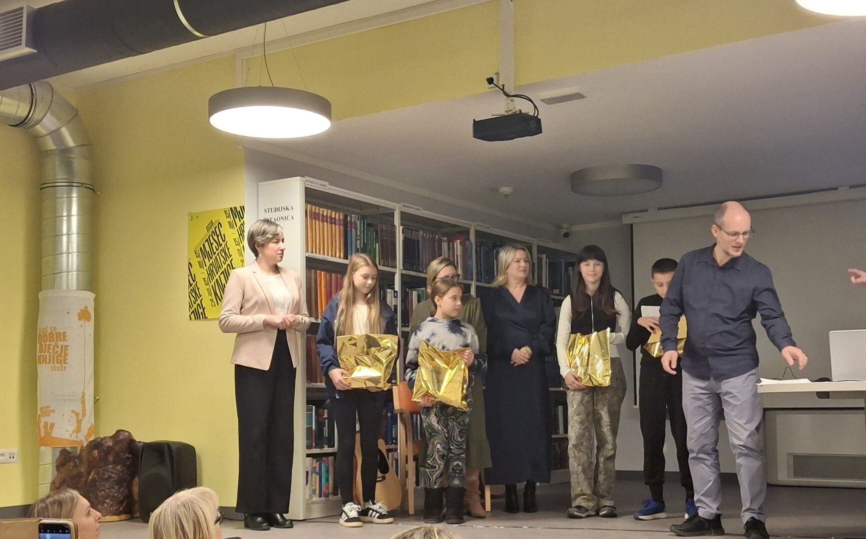 3b3ba726-9040-4d39-9025-a4f8f7d29ba51